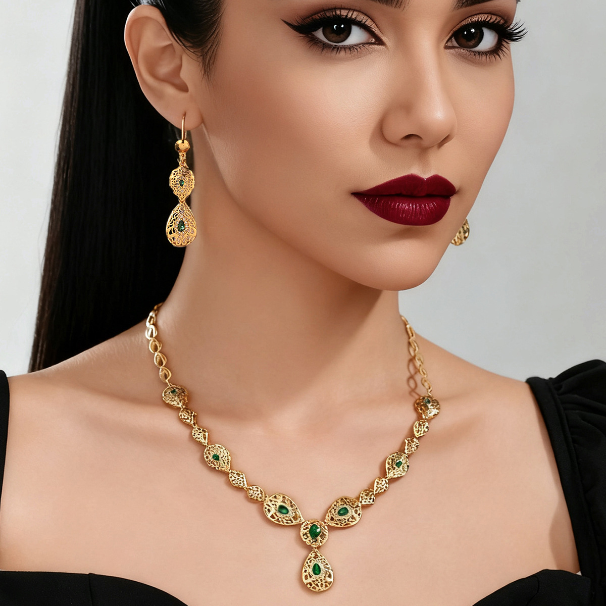 Women Accessories Dubai - Conjunto de Joyería de Oro 9999