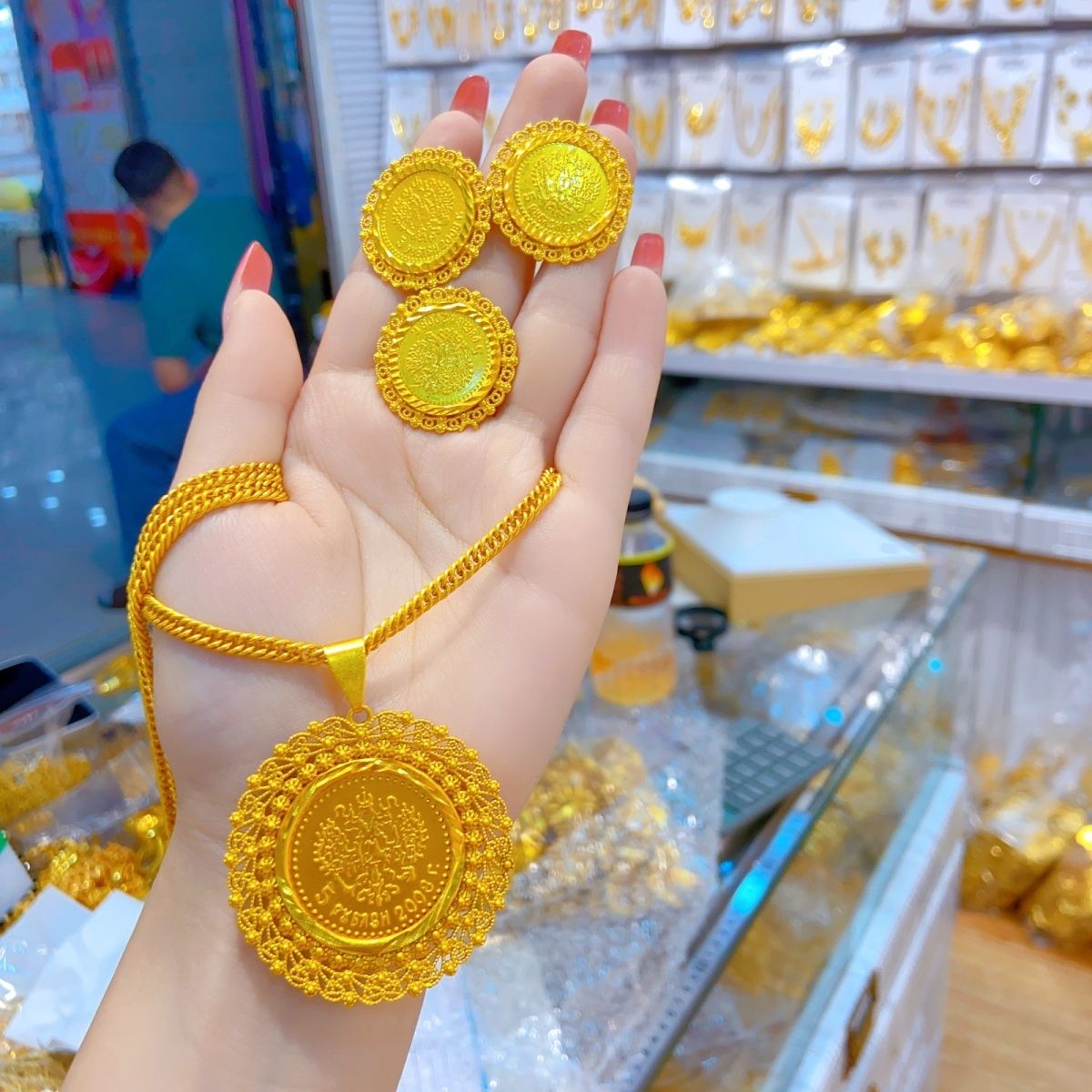 Women Accessories Dubai - Conjunto de tres piezas de joyería